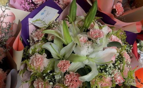 康乃馨(xin)芬(fen)芳裏(li)的感(gan)恩(en)與(yu)商機(ji) 母(mu)親節(jie)鮮花禮品(pin)市(shi)場熱潮解(jie)析(xi)