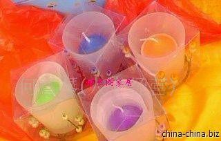 特價(jia)促銷 果凍(dong)蠟(la)燭、香(xiang)薰(xun)蠟燭與鐵藝花(hua)朵(duo)燭臺(tai)，打造(zao)浪(lang)漫情(qing)人(ren)禮與(yu)花(hua)卉(hui)銷售新(xin)亮點